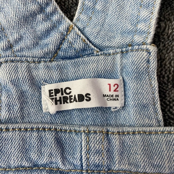 Light Wash Denim Butterfly Lace Short Overalls Epic Threads Size 12 - Picture 5 of 5